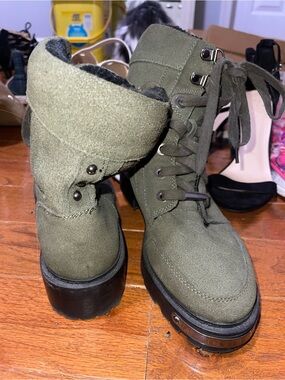 Women's Olive Green Lace-Up Platform Ankle Boots